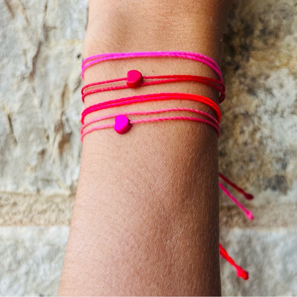 ❤️💗NEW Love/ heart set of 4 Handmade string adjustable bracelets 🫶 - Picture 7 of 8